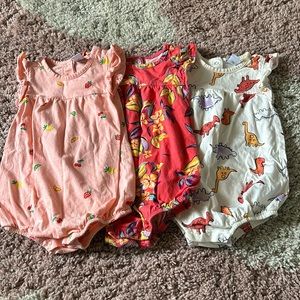 Set of 3 old navy rompers size 12-18m
